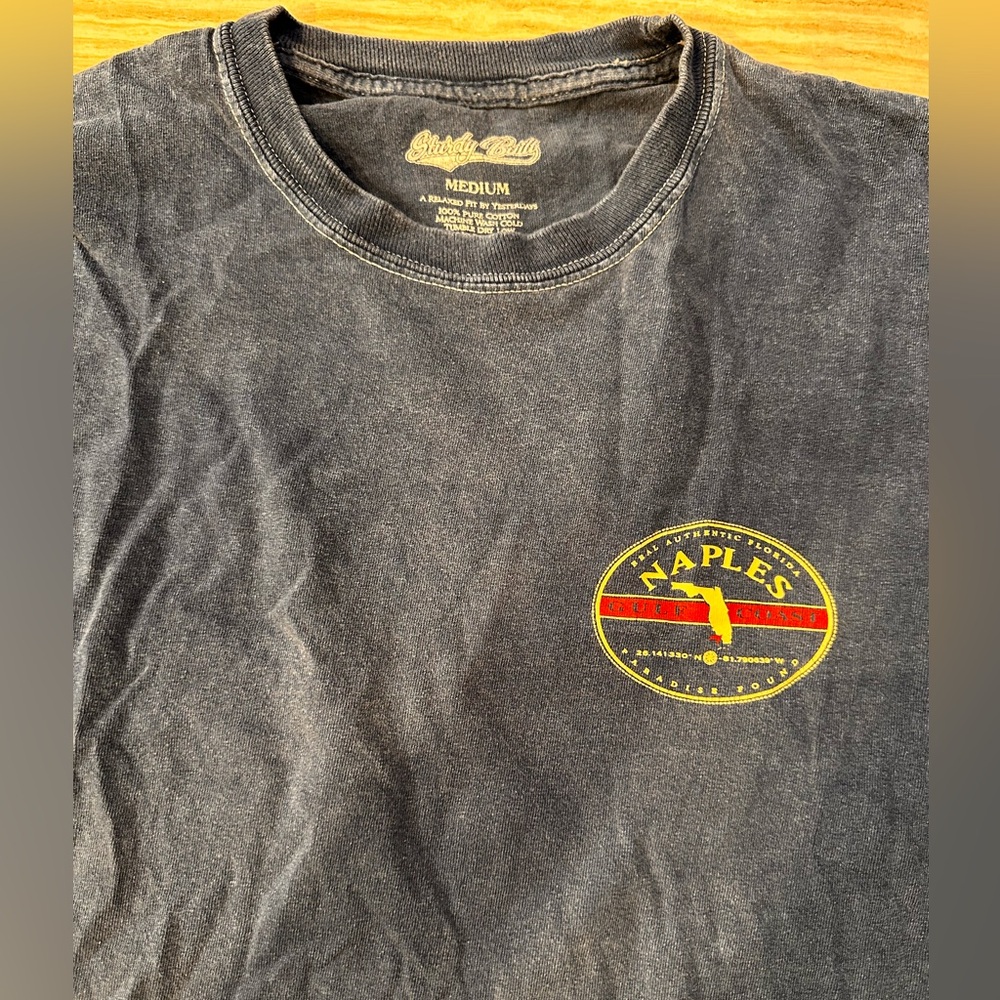 🌴Men’s Naples Florida long sleeve T-shirt
Size M
Great graphics